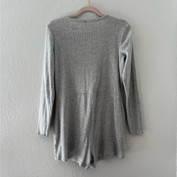 Old Navy Cozy Pointelle-Knit Romper Light Grey  V-neck Snap Buttons Size Small - Picture 6 of 11